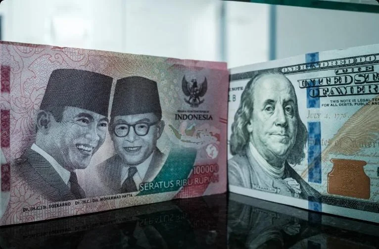 Uang rupiah dan dolar Amerika Serikat
